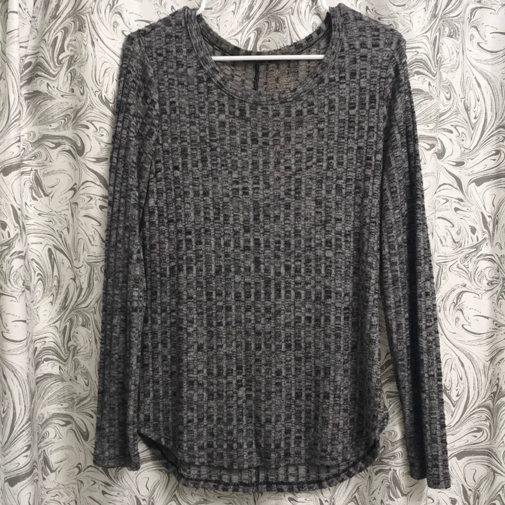 No Boundaries long sleeve top
